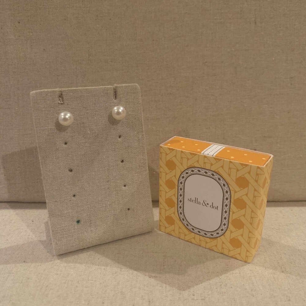 Stella & Dot Essential Pearl Studs